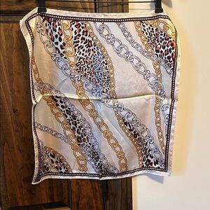 Chic Chain and Leopard Print Scarf